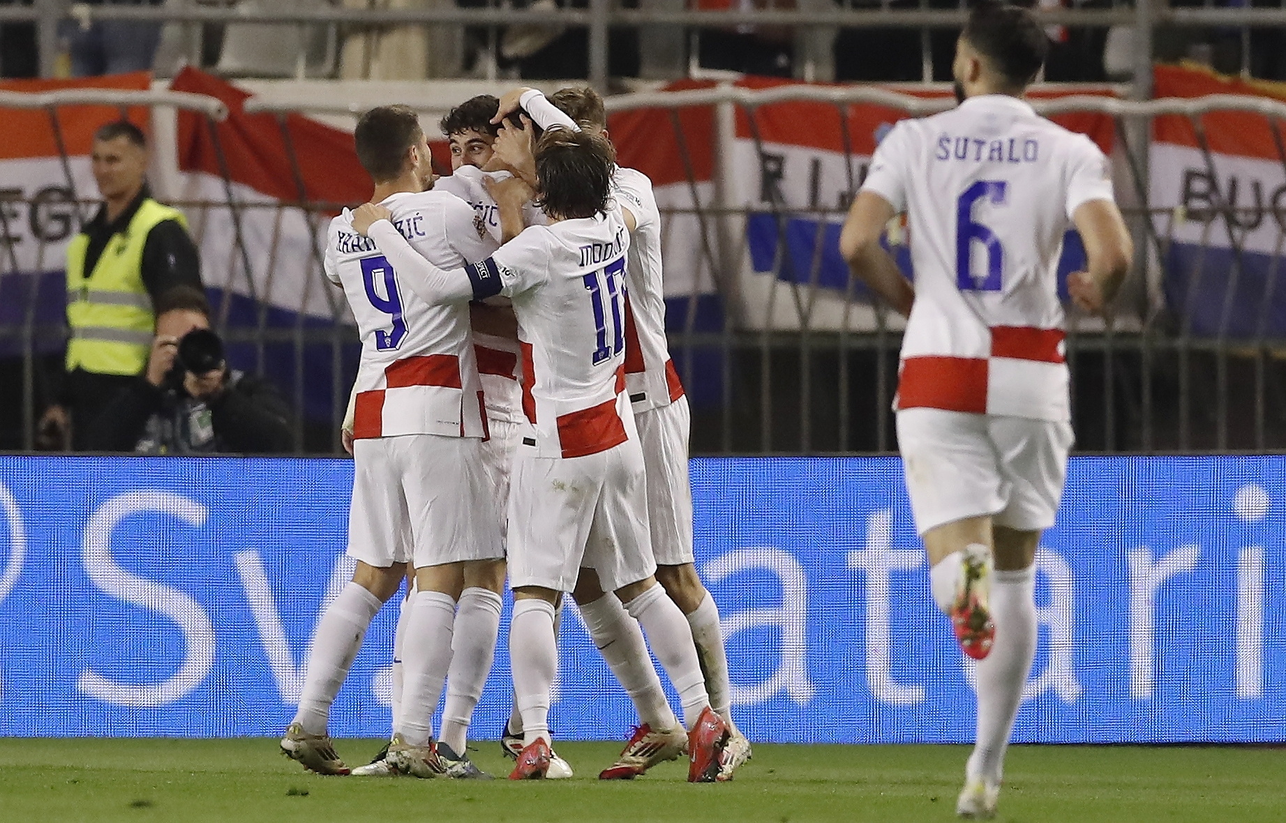 英格兰队力克克罗地亚队,斩获欧国联关键胜利(英格兰队力克克罗地亚队,斩获欧国联关键胜利的球员) 英格兰队力克克罗地亚队,斩获欧国联关键胜利(英格兰队力克克罗地亚队,斩获欧国联关键胜利的球员)