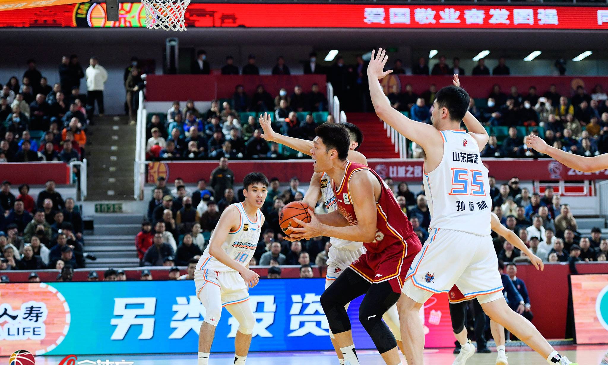 浙江队成为本场最大亮点，CBA季后赛瞬间破防，封盖