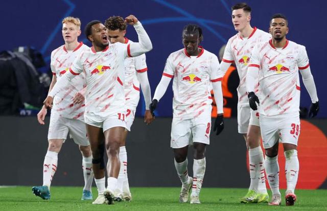 莱比锡红牛主场粉碎汉堡SV,卫冕豁然开明 莱比锡红牛主场粉碎汉堡SV,卫冕豁然开明