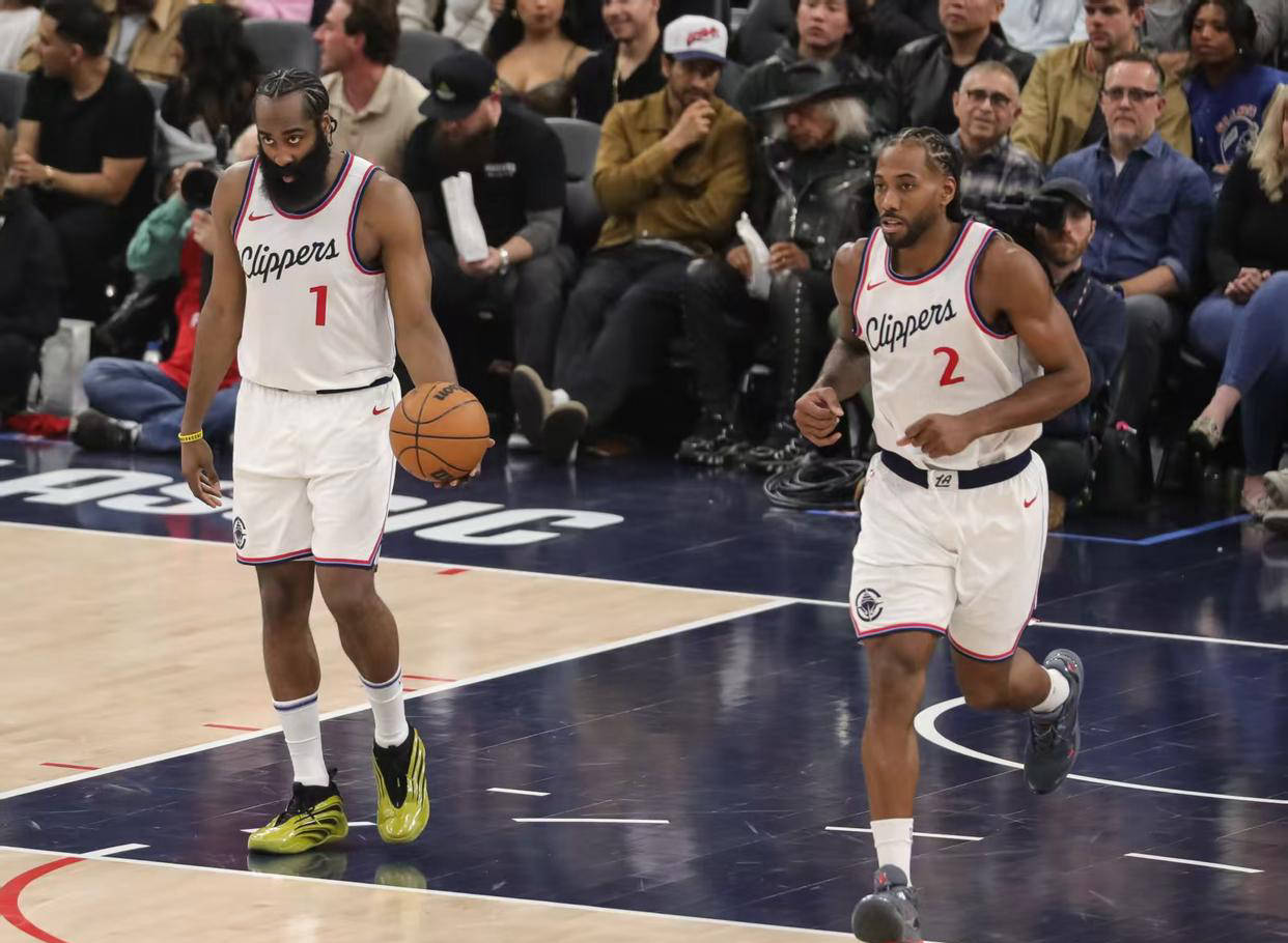 哈登10年后再入老鹰阵容，表扬团队配合精神的简单介绍