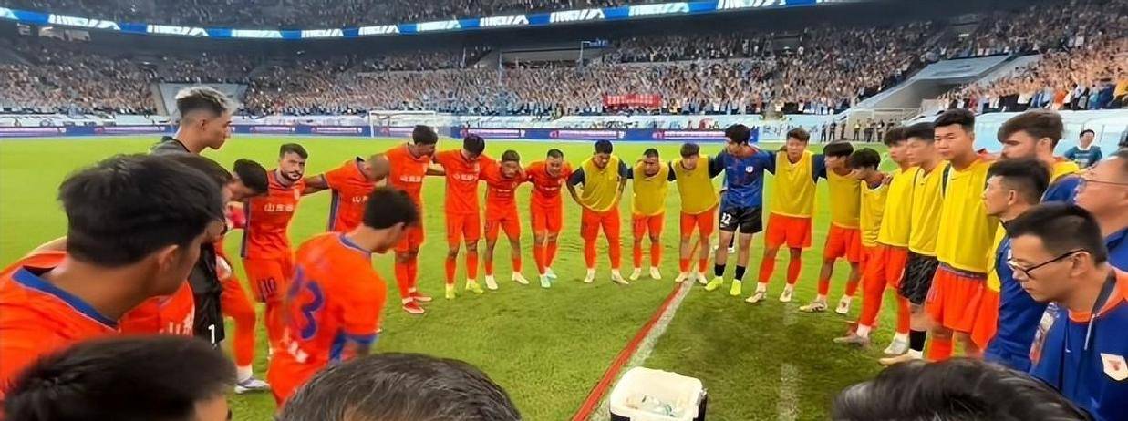 od体育网页版-球员突破防守，实力直逼对手防线