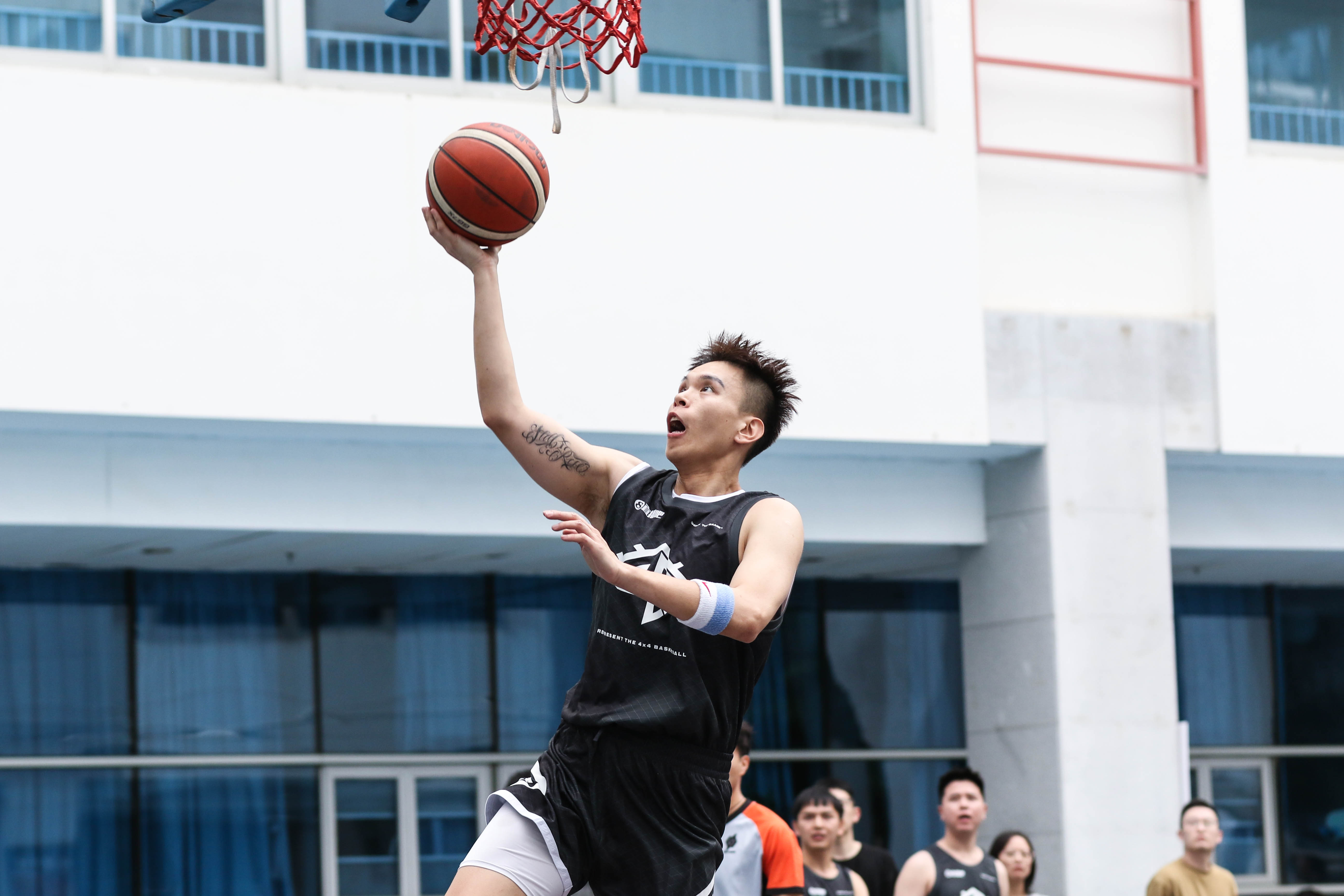 od体育注册-篮球职业聚焦赛事精彩瞬间，球员实力强劲的简单介绍