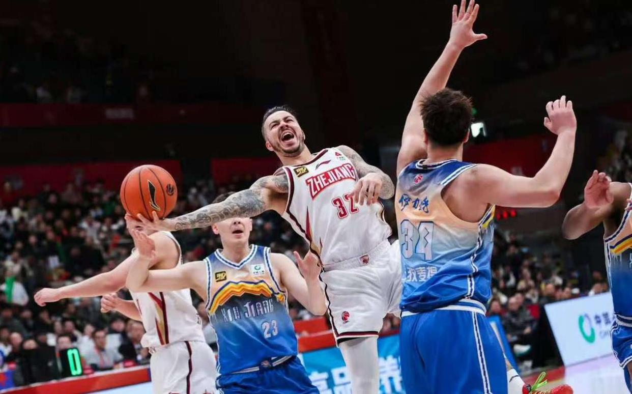 浙江男篮不敌北京,遭遇连败 浙江男篮不敌北京,遭遇连败