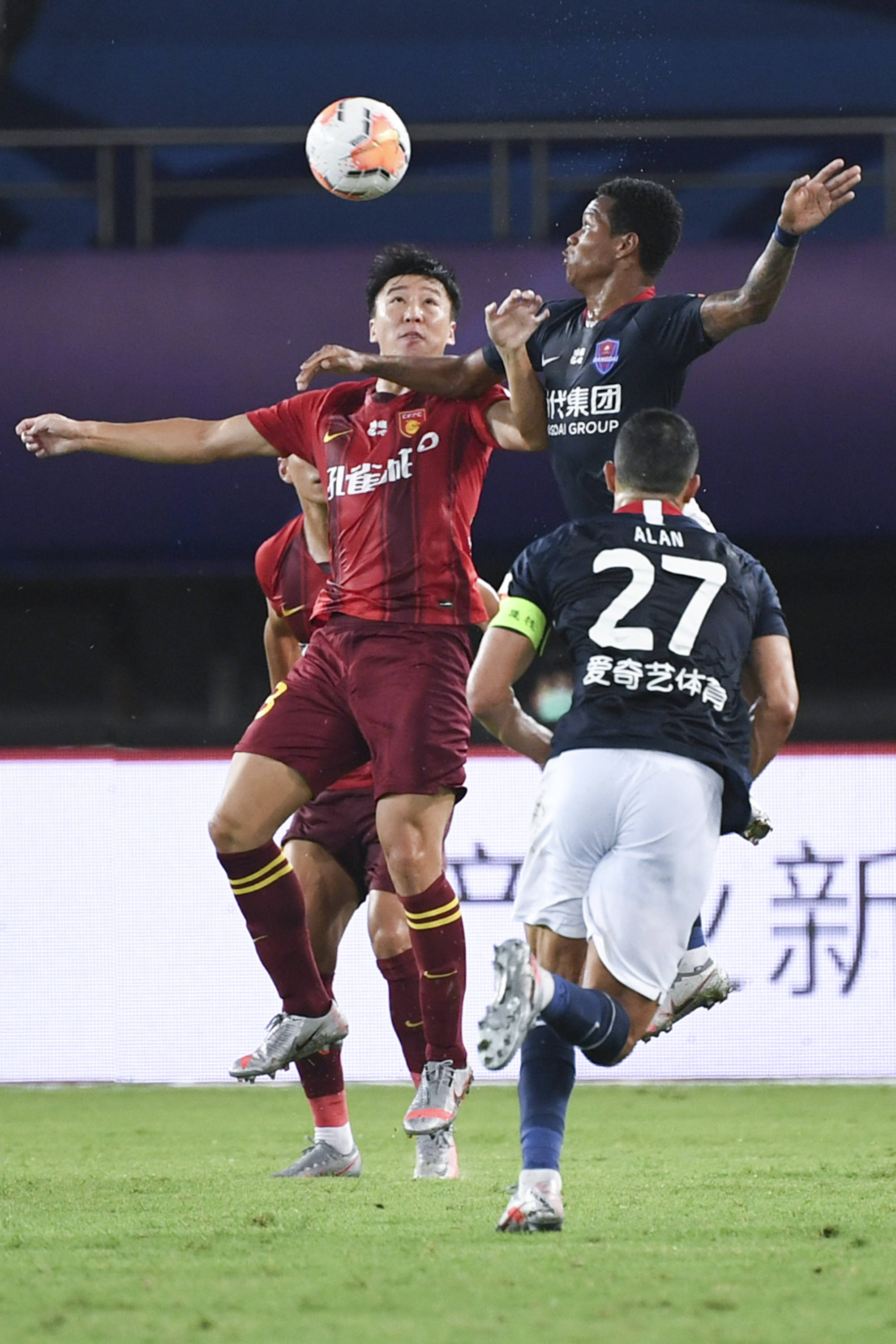 大连人对阵河北华夏幸福,全力争取主场优势 大连人对阵河北华夏幸福,全力争取主场优势