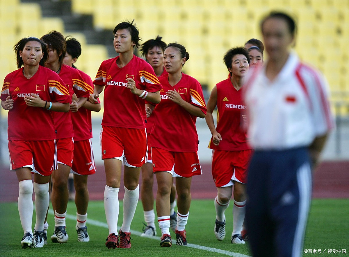 关于胜负未卜,女足比赛现场观众热情高涨的信息 关于胜负未卜,女足比赛现场观众热情高涨的信息