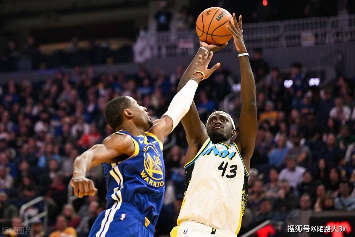 od体育馆-毫不示弱！球员在关键时刻奋力拼抢